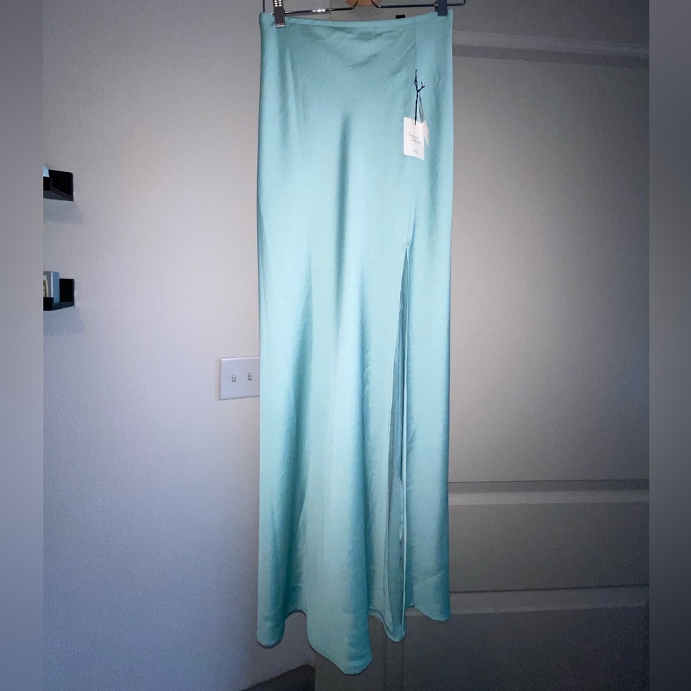 FOREVER 21 SIZE SMALL LONG SEAGREEN SKIRT WITH SLIT NEVER WORN WITH TAGS!!!
